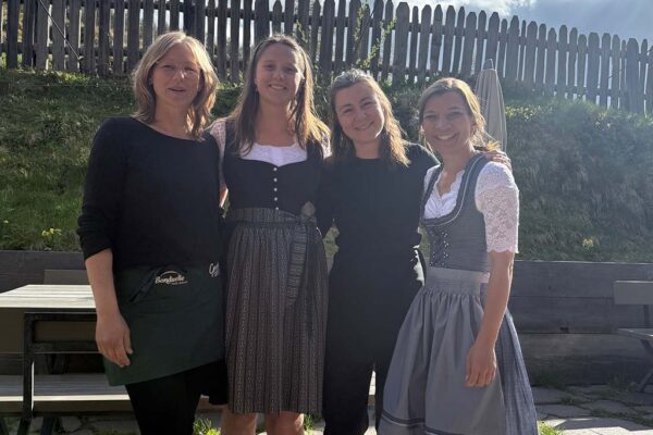 Foto der vier Gompm Mädels.